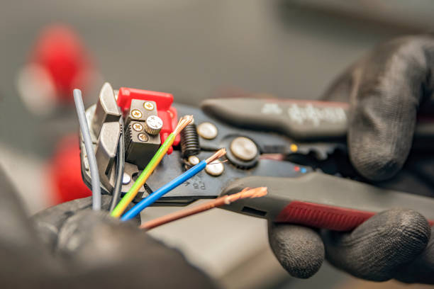 Best Circuit Breaker Repair  in Coloma, MI